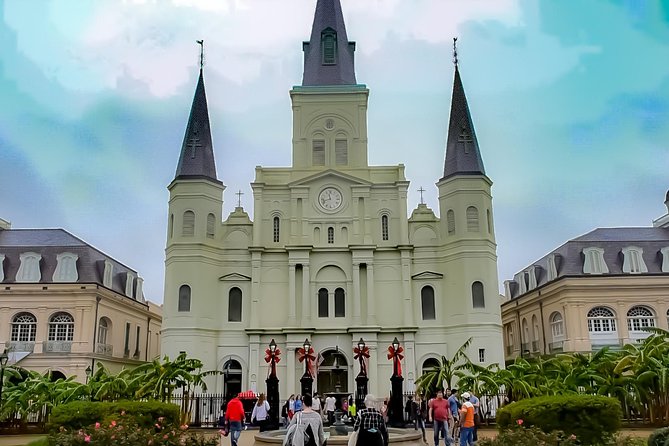 New Orleans Sightseeing City Tour - St. Louis Cemetery No. 3 and above-ground burial