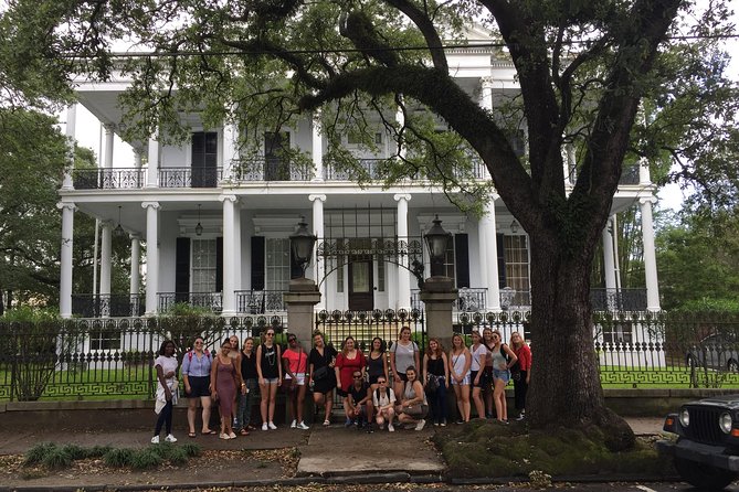 New Orleans Small-Group Garden District Walking Tour - One hour and forty minutes among the mansions