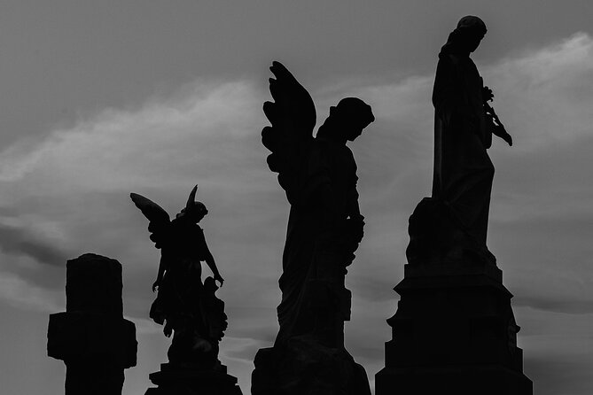 New Orleans St. Louis Cemetery No. 3 Walking Tour - What makes this walk different from a large cemetery tour