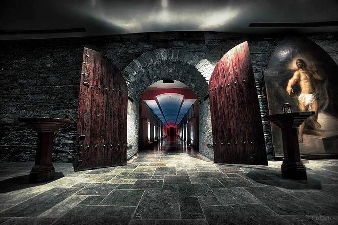 New York Catacombs by Candlelight - What the Old Cathedral reveals about New York