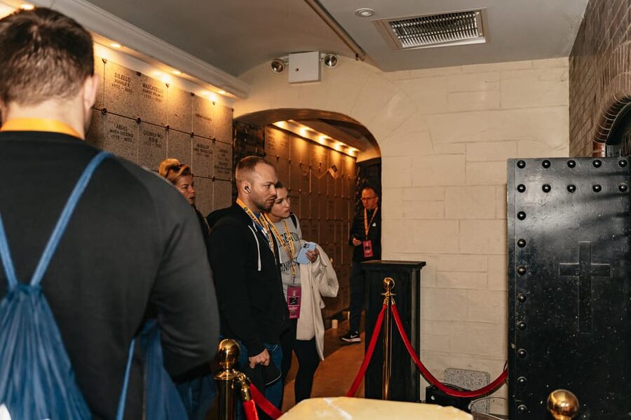 New York City: Catacombs by Candlelight - Meeting point and booking advice