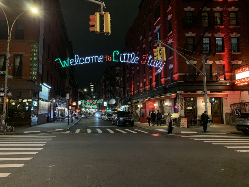 New York City: Gangsters and Ghosts 2-Hour Walking Tour - What the guides add to the experience