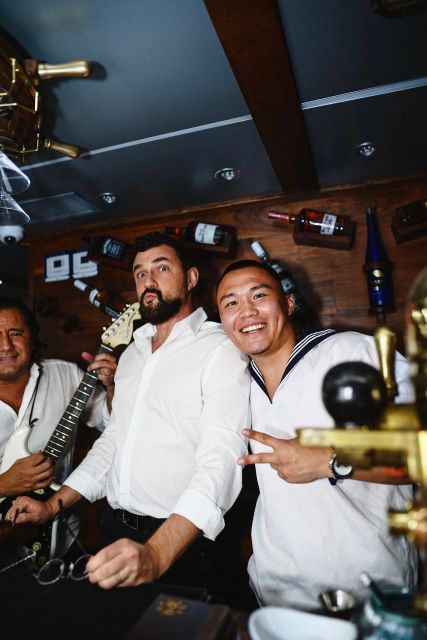 New York City: Gourmet Dinner Cruise with Live Music - What the VIP option really adds
