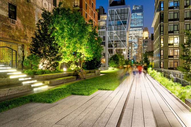 New York City Holiday Lights Tour - Rockefeller Center brings the holiday finish