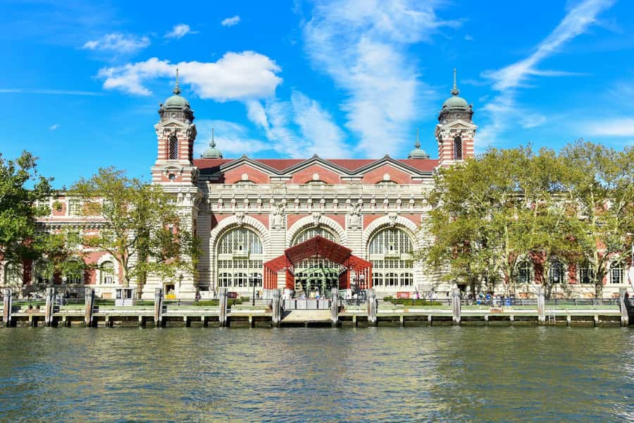 New York City: Statue of Liberty & Ellis Island Guided Tour - Ellis Island and the immigration experience