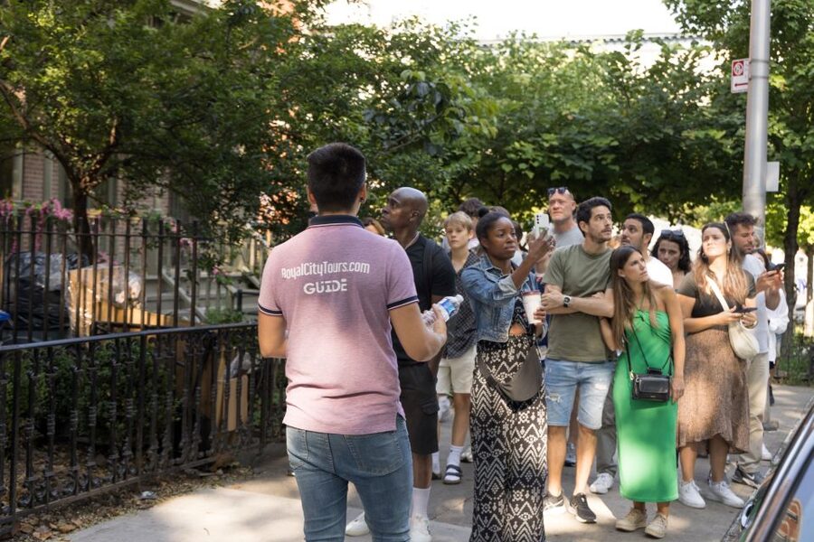 New York City: Tour of Manhattan, Bronx, Queens & Brooklyn - Williamsburg and the Hasidic Jewish community