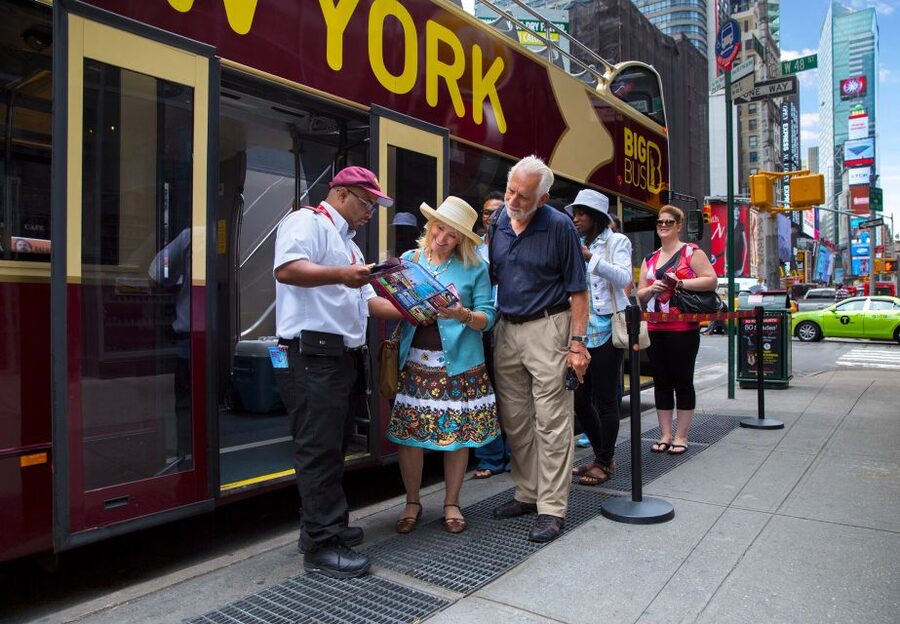 New York: Hop-on Hop-off Sightseeing Tour by Open-top Bus - The audio commentary and Big Bus app