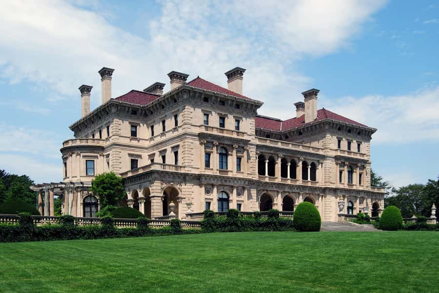 Newport: Newport Mansions Ticket - 1 or 2 Mansions - Starting at The Breakers and Welcome Center