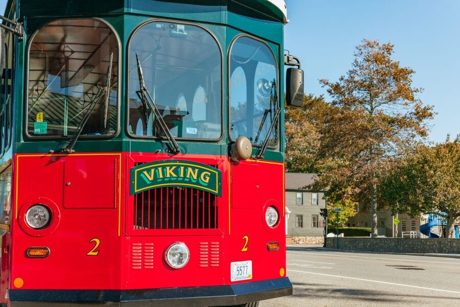 Newport: Scenic Trolley Tour - Ocean Drive and Ten-Mile coastal views