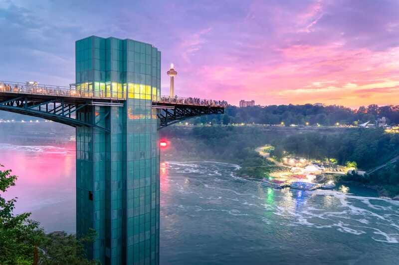 Niagara Falls: Canadian and American Deluxe Day Tour - The guide can turn a busy route into a good day