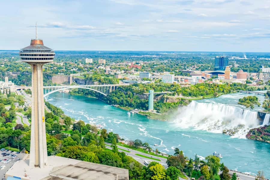 Niagara Falls: Canadian Side Day Trip with Maid of The Mist - Crossing the border to see the Canadian side