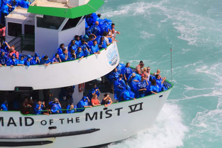 Niagara Falls: Maid of the Mist & Cave of the Winds Tour - Walking Niagara Falls State Park with a local guide