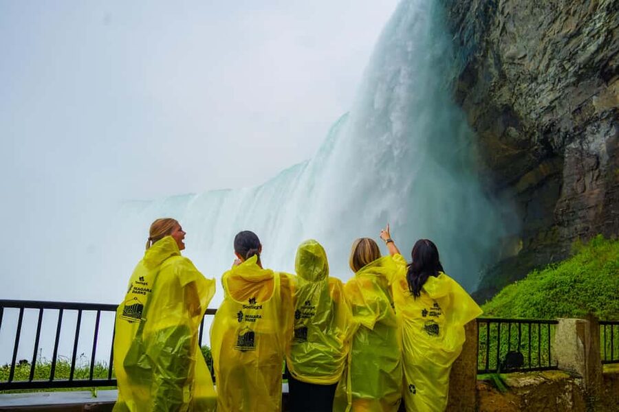 Niagara Falls: Walking Tour, Journey Behind Falls, & Cruise - A walking tour that keeps moving