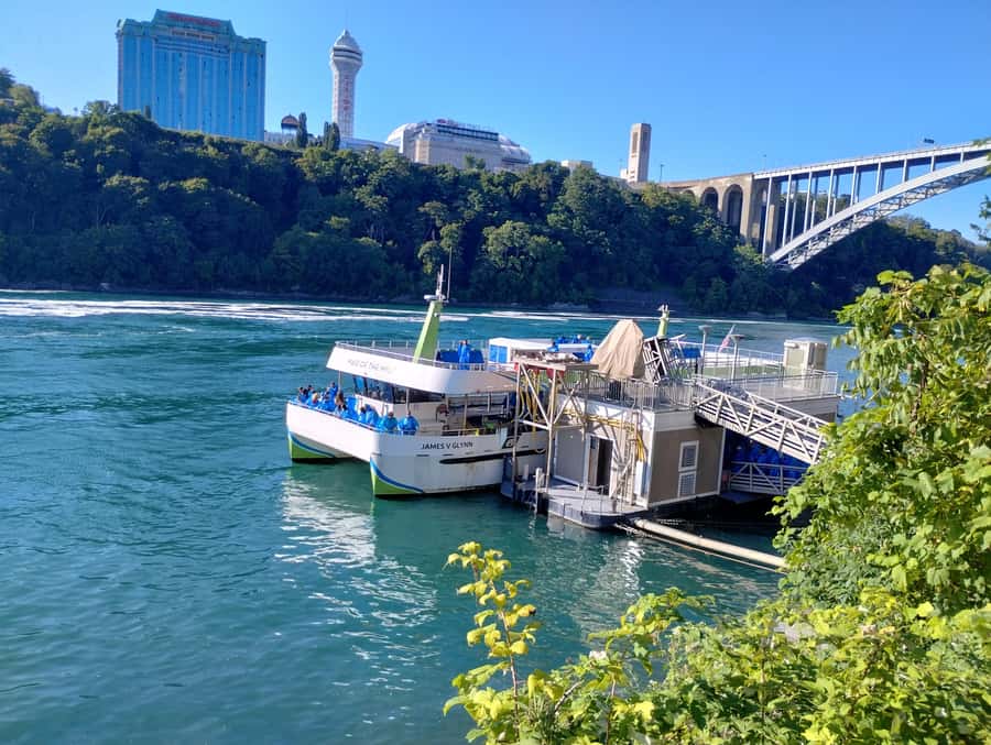 Niagra Falls, USA Side: Boat, Cave and Shuttle pass Tour - What the three-hour route actually feels like