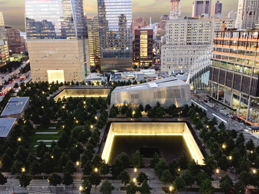 NYC: 9/11 Memorial Tour and Optional Observatory Ticket - Finding the group inside the Oculus