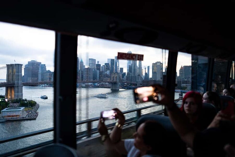 NYC at Night: 3-Hour Luxury Bus Tour of Top Highlights - Why New York at night works so well from a bus