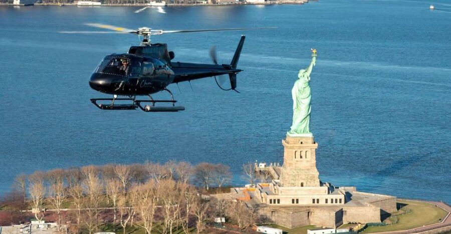 NYC: Big Apple Helicopter Tour - The first look at Lady Liberty