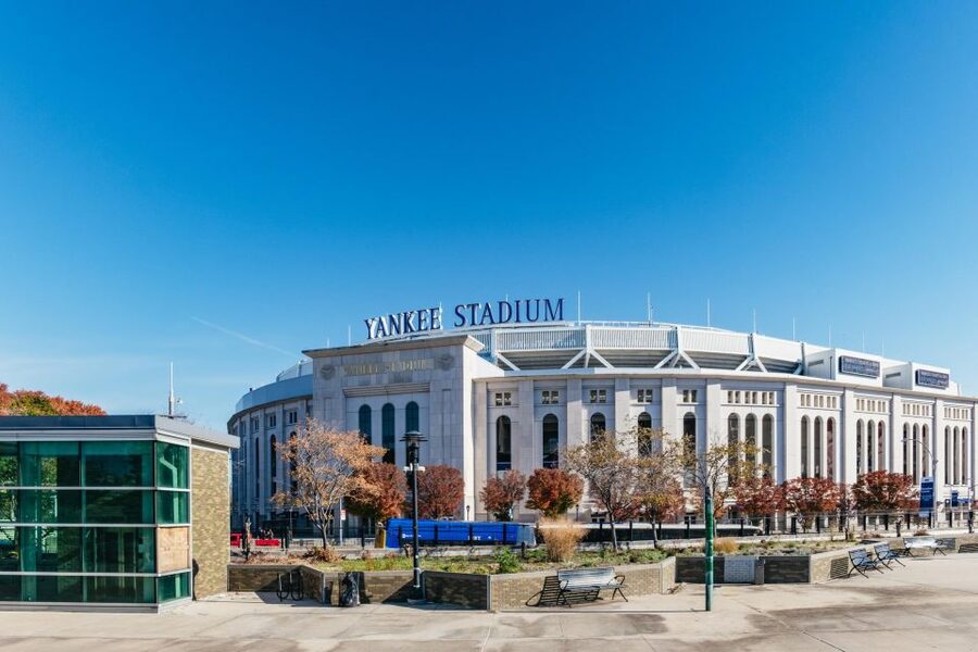 NYC: Brooklyn, Bronx, Queens Sightseeing Bus Tour - Williamsburg and the Hasidic Jewish community