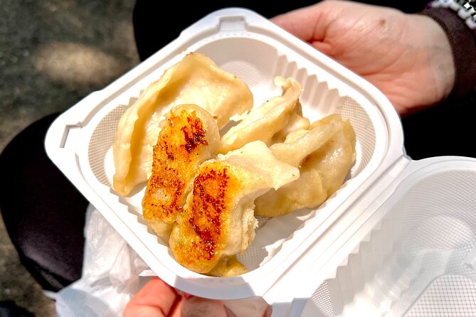 NYC: Chinatown & Little Italy Food Tour with 7 Flavorful Tastings - What the guides add to the experience