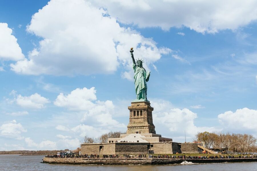 NYC: Circle Line 1.5-Hr Landmarks Skip-The-Box-Office Cruise - Under the Brooklyn, Manhattan, and Williamsburg Bridges