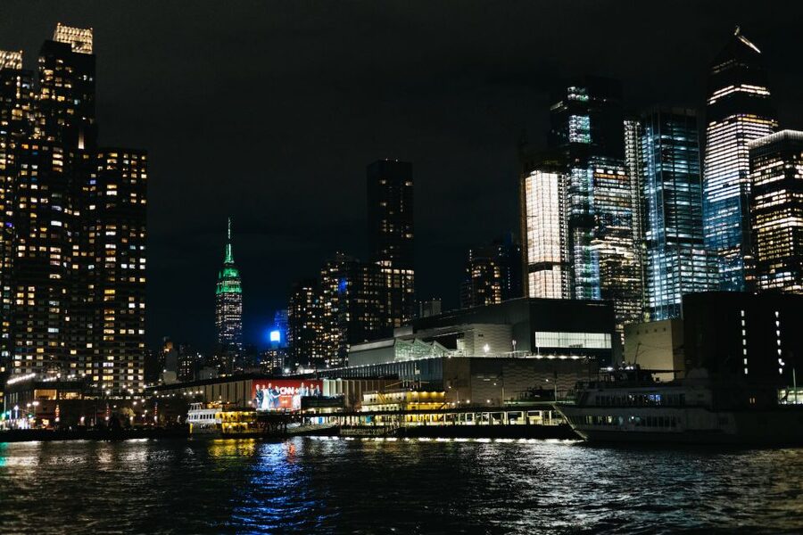 NYC: Circle Line 2h Harbor Lights Cruise Skip-The-Box-Office - Commentary, refreshments, and the feel onboard