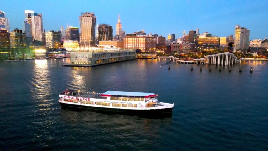 NYC: Circle Line 2h Harbor Lights Cruise Skip-The-Box-Office - One World Trade Center and the immigrant story at Ellis Island
