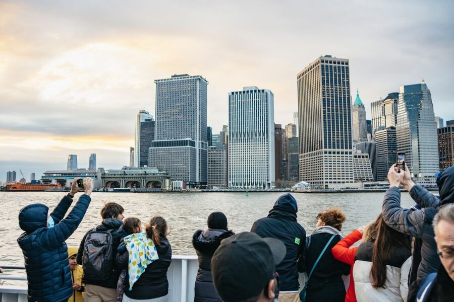 NYC: Circle Line 2h Harbor Lights Cruise Skip-The-Box-Office - South Street Seaport, Battery Park, and Brooklyn Bridge