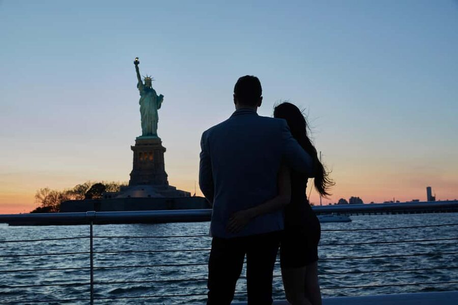 NYC: City Cruises Luxury Brunch, Lunch or Dinner Cruise - Dinner, lunch, or brunch: which should you book?