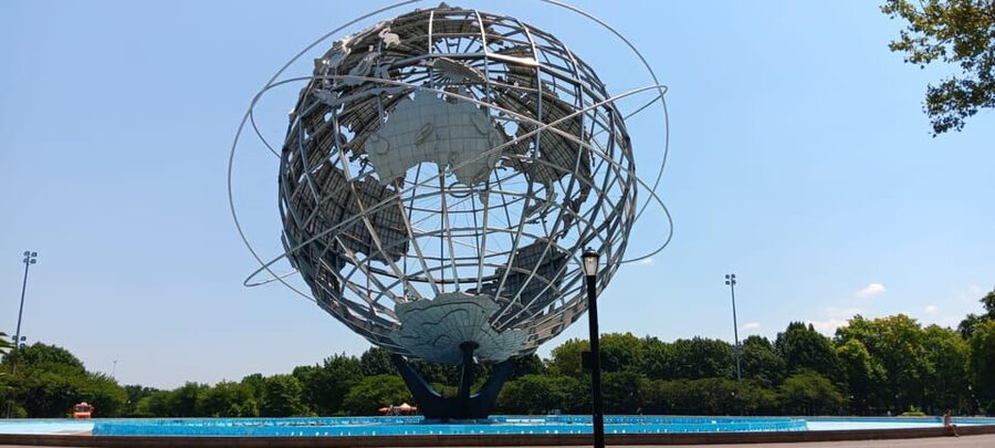 NYC: Contrasts of Bronx, Queens, Brooklyn, & Manhattan Tour - Harlem begins with music, civil rights, and brownstones