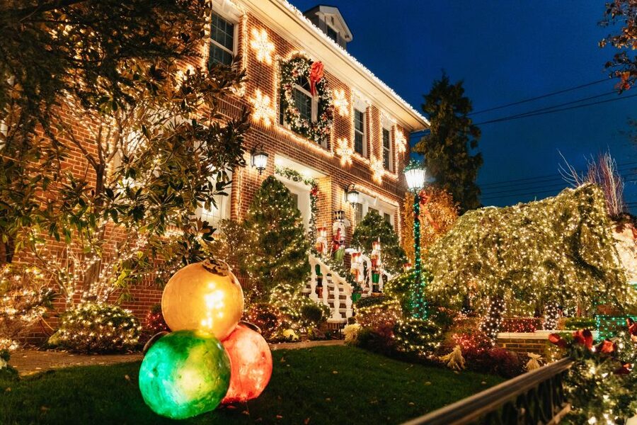 NYC: Dyker Heights Christmas Lights & Skyline View Bus Tour - Battery Park City brings the first big view
