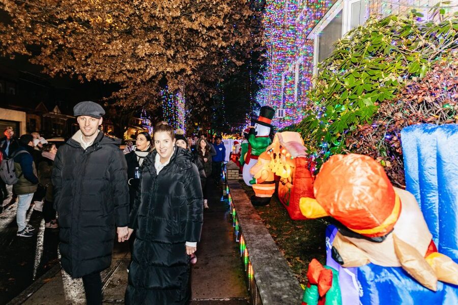 NYC: Dyker Heights Christmas Lights & Skyline View Bus Tour - The East River ride turns the return into sightseeing