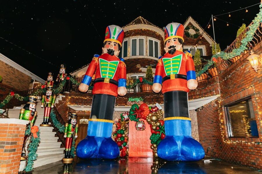 NYC: Dyker Heights Christmas Lights & Skyline View Bus Tour - Finishing by Bryant Park Winter Village