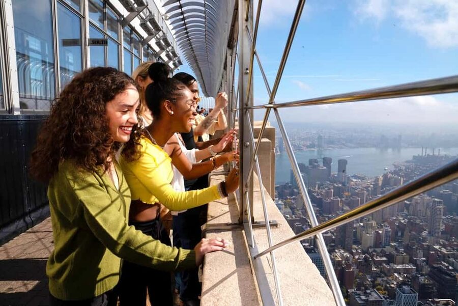 NYC: Empire State Building Express Tickets – Skip the Line - Finding the red carpet at 20 West 34th Street