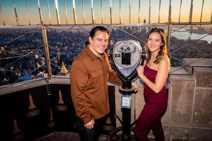 NYC: Empire State Building Tickets - Observatory & Museum - Entering the Empire State Building on Fifth Avenue