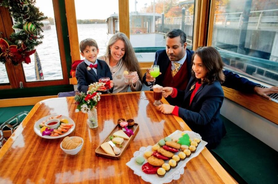 NYC: Holiday Yacht Cruise with Jazz, Cocoa & Carols - A Christmas cruise with a proper New York backdrop