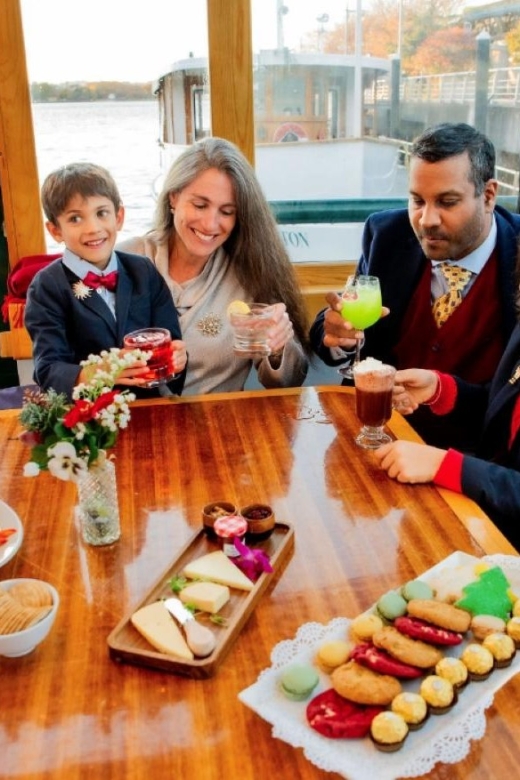 NYC: Holiday Yacht Cruise with Jazz, Cocoa & Carols - The route from Battery Park to the Statue of Liberty