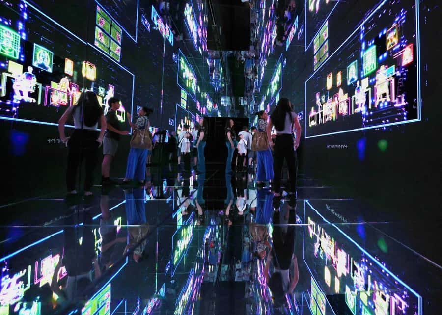 NYC: Mercer Labs Museum of Art and Technology - Crowds, children, and the right mood