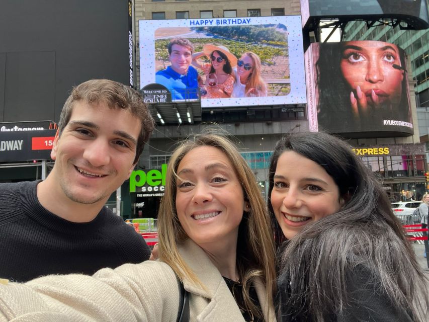 NYC: See Yourself on a Times Square Billboard for 24 Hours - How the 15-second hourly schedule works