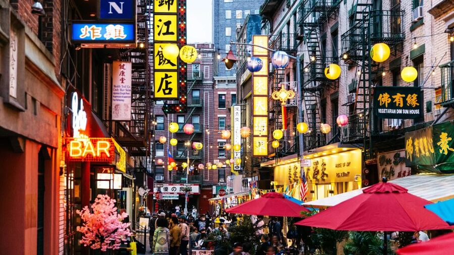 NYC: SoHo, Little Italy, and Chinatown Guided Tour - City Hall Park, the Woolworth Building, and St. Paul’s Chapel