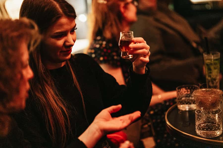NYC: Speakeasy Drinks and Prohibition History Tour - Stop one: gangsters, bootleggers, and an old New York bar
