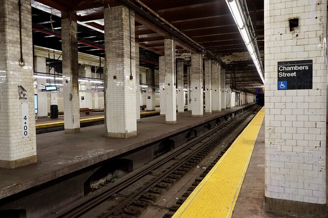 NYC Underground Subway Walking Tour - Riding the 6 train past abandoned stations