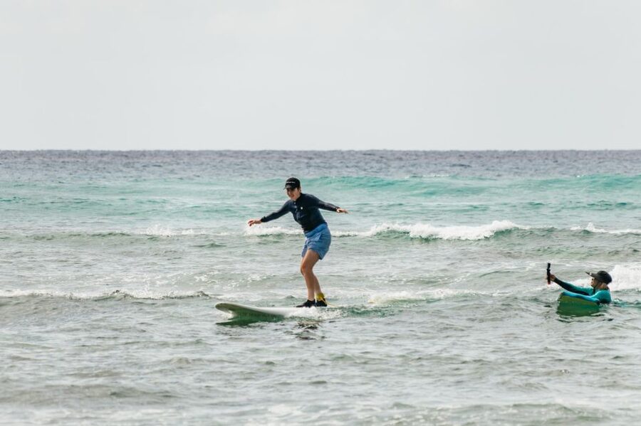 Oahu: Beginner-Friendly Waikiki Beach Surfing Lesson - Why Waikiki works for a first surf lesson