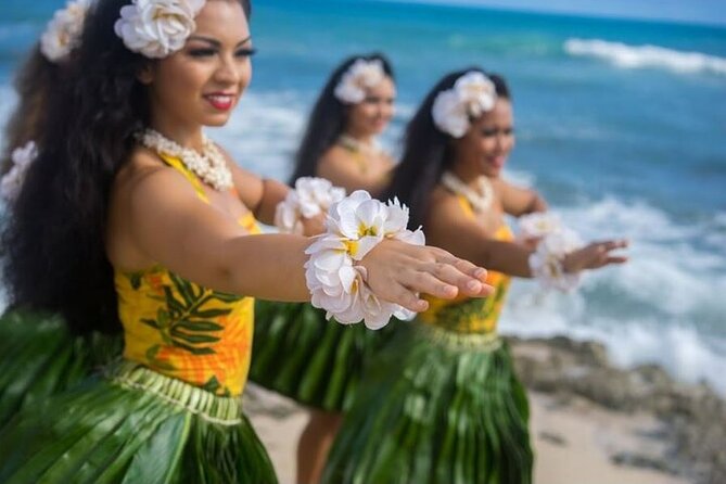 Oahu: Germaine's Luau - Dinner: familiar island food with a few local staples