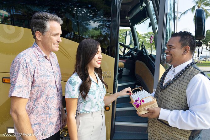 Oahu Grand Circle Island and Haleiwa Tour: 9-Hr Deluxe Experience - Early pickup and the first views of Honolulu