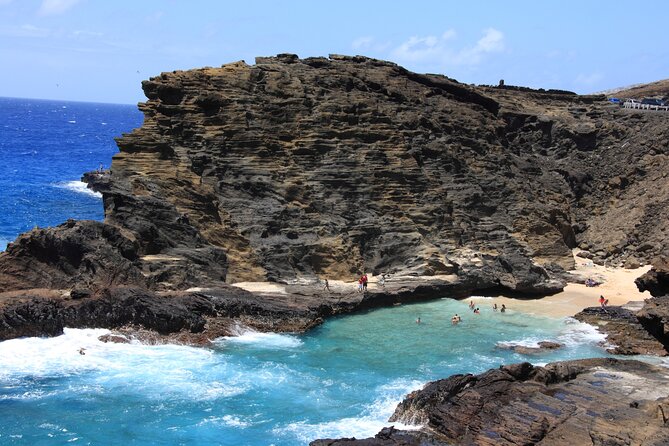Oahu: Grand Tour Around Island 16 Locations plus Snorkeling - Guides, buses, and the human side of the day