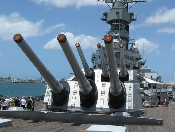 Oahu: Pearl Harbor USS Arizona Memorial & Battleship Missouri - The ride from Waikiki sets the pace