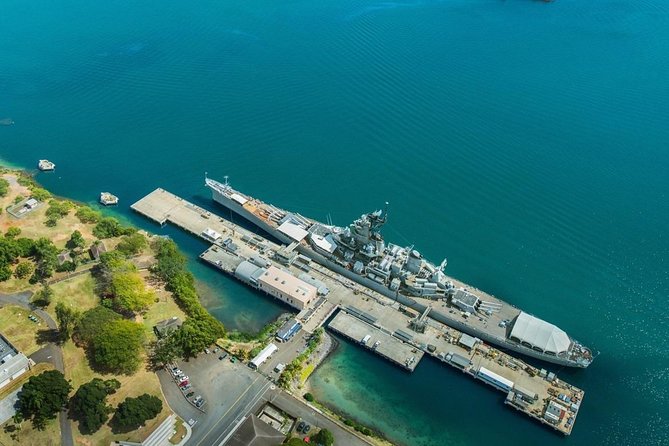 Oahu: Pearl Harbor USS Arizona Memorial & Battleship Missouri - The guides are a major part of the value
