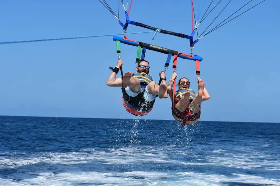 Oahu: Waikiki Parasailing - Rising above Waikiki Beach