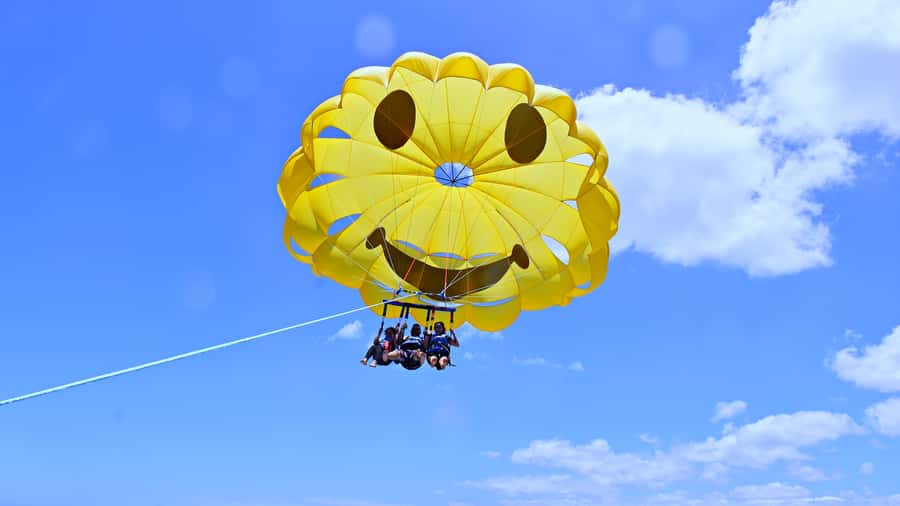 Oahu: Waikiki Parasailing - The flight: peaceful more than frightening