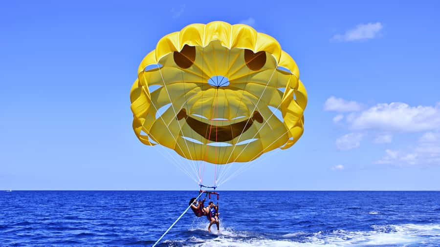 Oahu: Waikiki Parasailing - The optional water dip